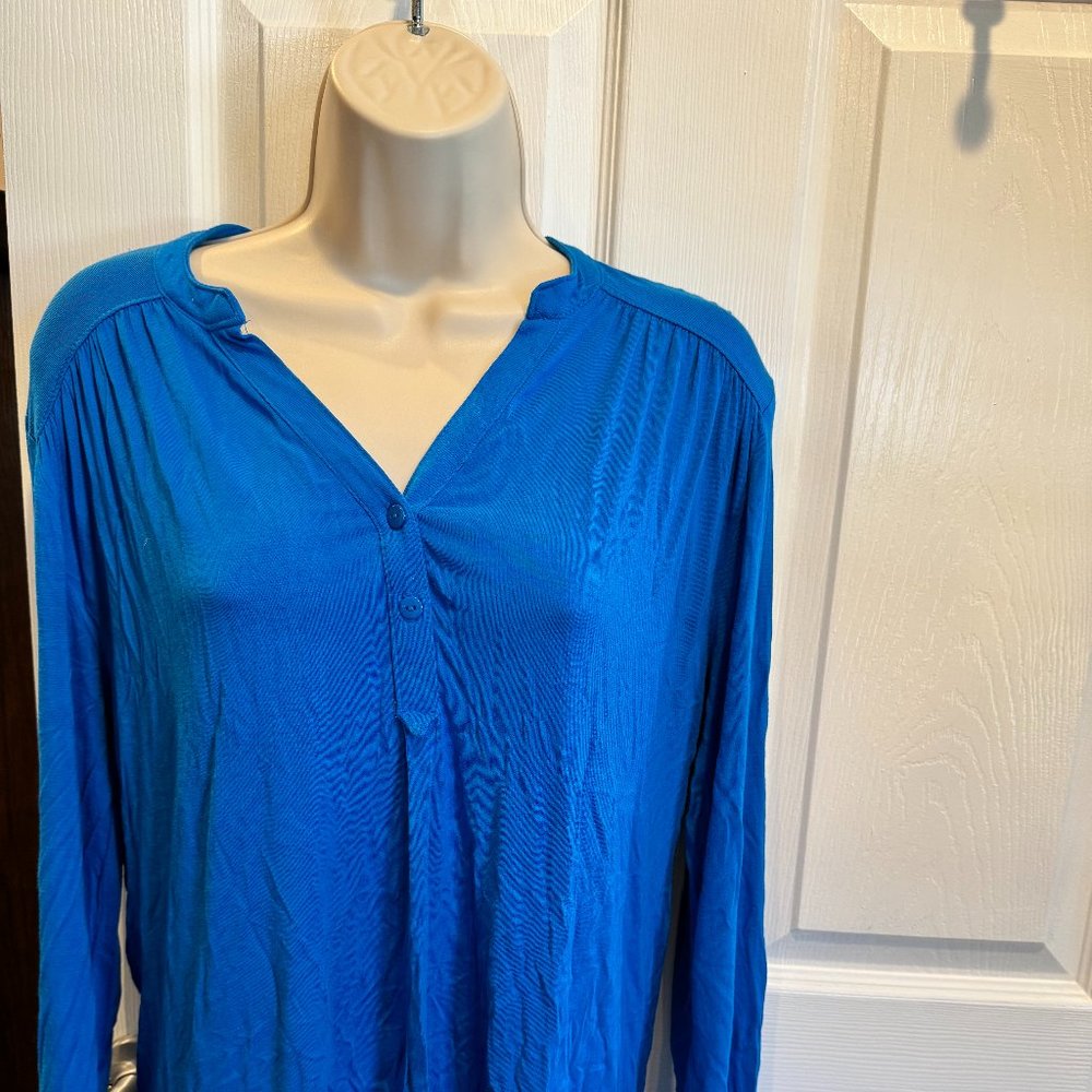 BLUE CABLE AND GAUGE WOMEN'S TOP SIZE MEDIUM